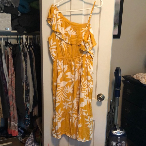 Yellow/White, off shoulder, dress with tags - Picture 1 of 1